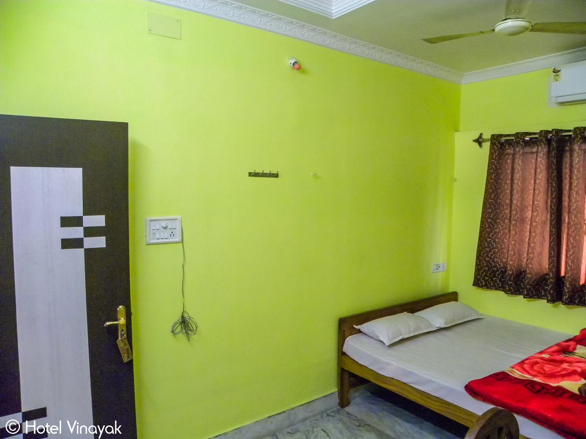 Hotel Vinayak Māldah Kültér fotó